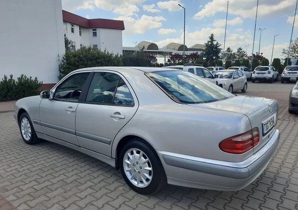 Mercedes-Benz Klasa E cena 9900 przebieg: 222000, rok produkcji 1999 z Leżajsk małe 232